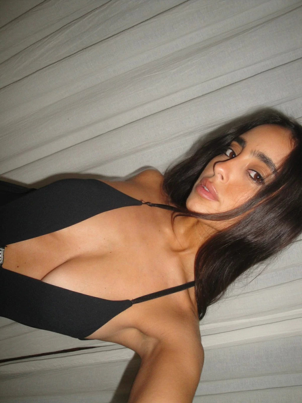 Body escote triangulo y recortes de tul centro de strass - L5751