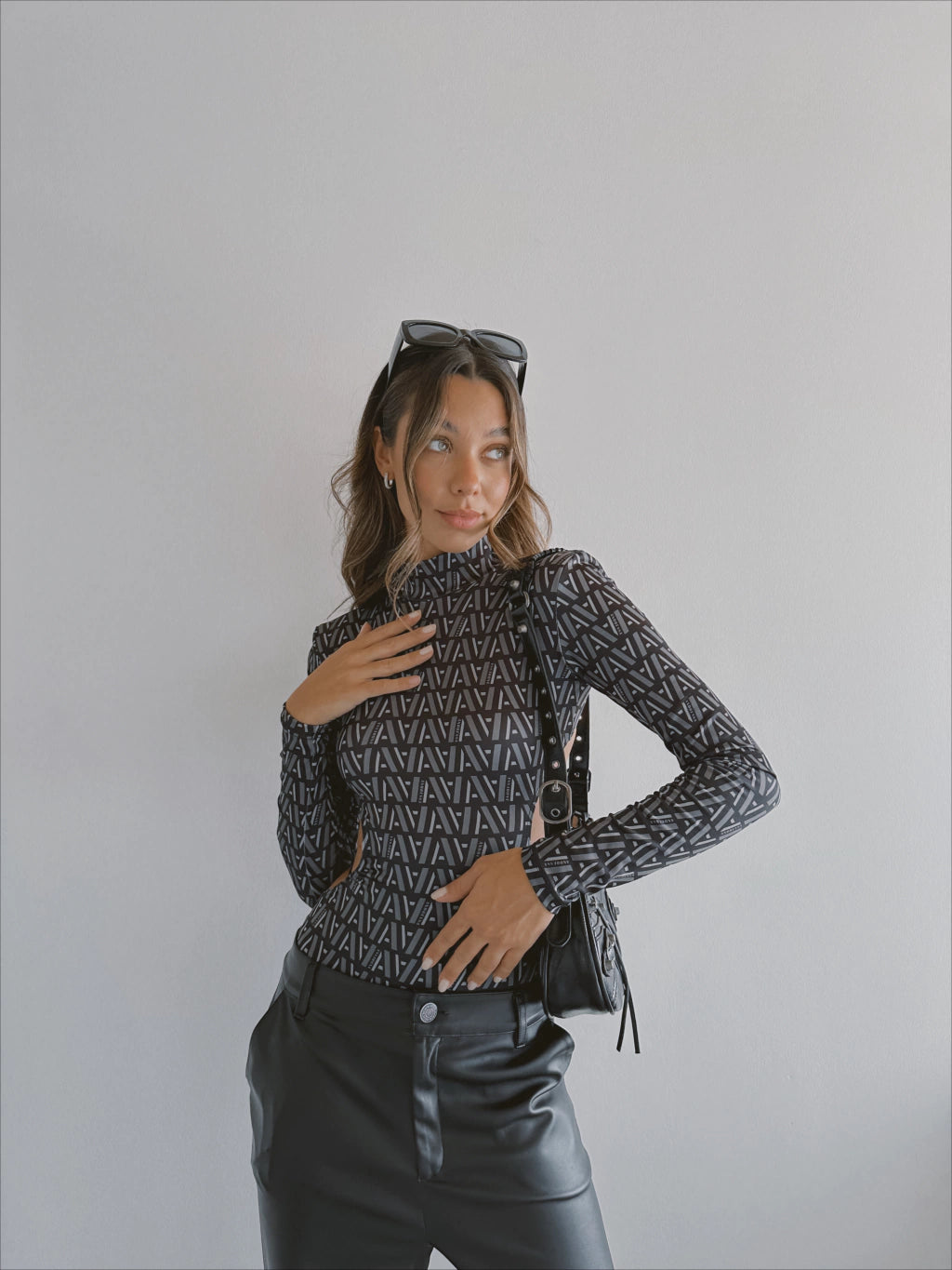 Body luxury con hombreras y manga larga - L5753